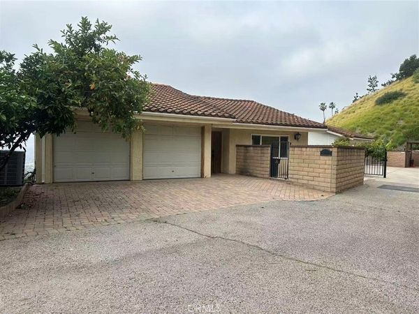 418 S Gibson Court , Burbank, CA 91501