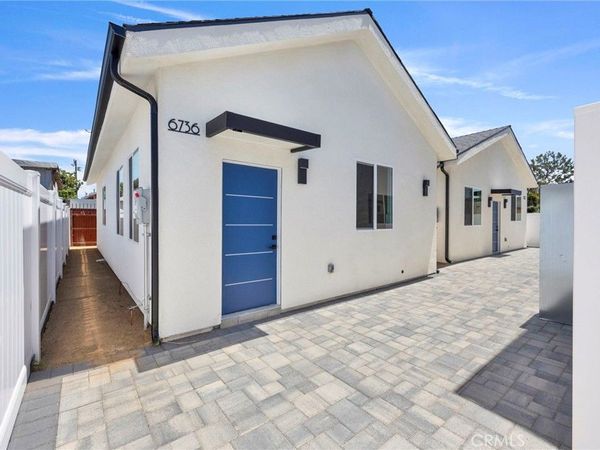 6736 Gentry Avenue, North Hollywood, CA 91606