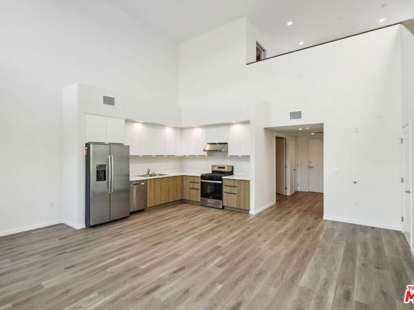 951 S Wilton Place, Unit 302, Los Angeles, CA 90019
