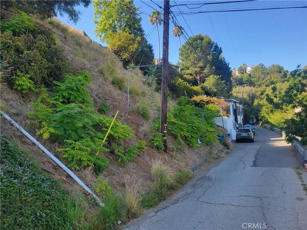 8220 Mannix, Los Angeles, CA 90046