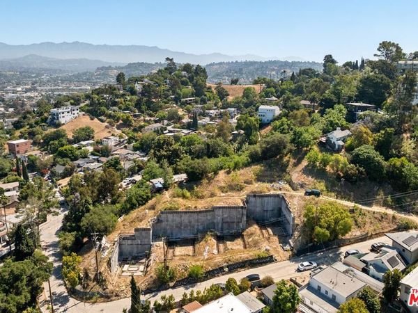 2350 N Lake Shore Avenue, Los Angeles, CA 90039