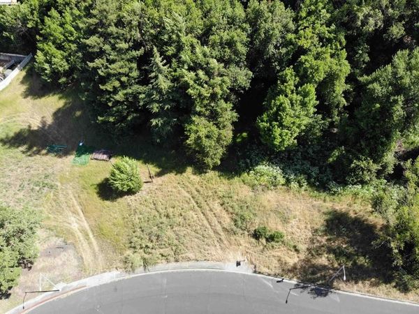 2500 Galbreth Rd, Pinole, CA 94564