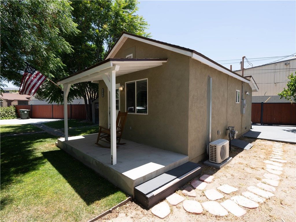 23947 Race Street, Newhall, CA 91321 Main Photo