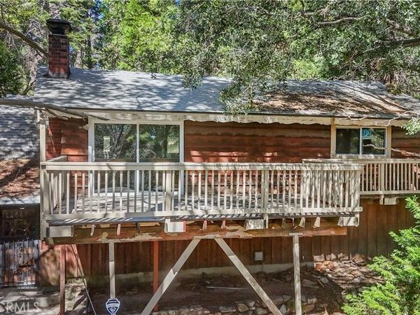 1155 Chateau Dr, Crestline, CA 92325