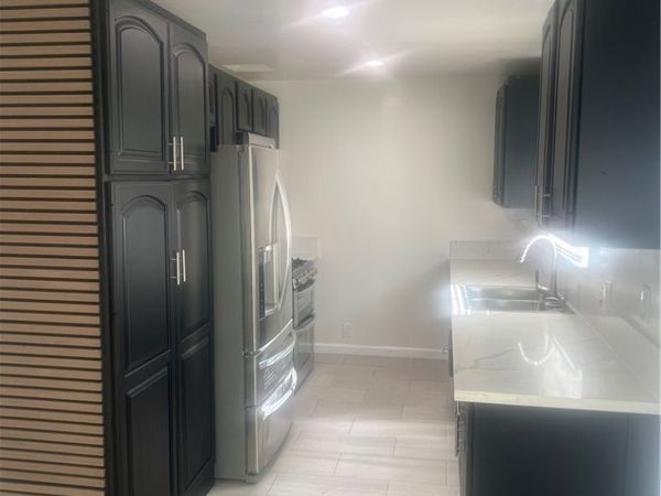 7606 1/4 Crensaw Boulevard , Los Angeles, CA 90043