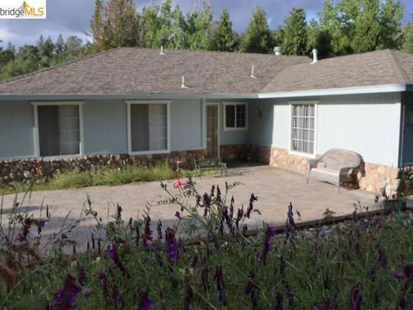 19570 Cottonwood St, Groveland, CA 95321