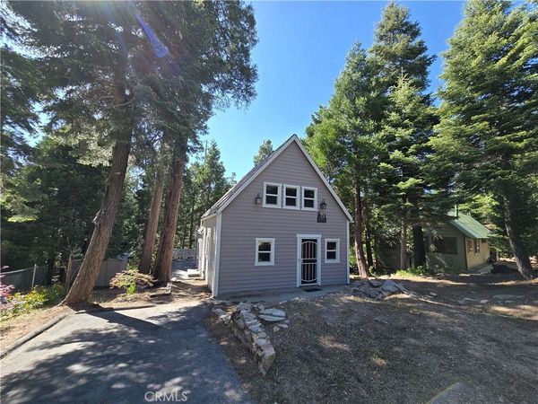 26058 Fire Hall Loop , Twin Peaks, CA 92391