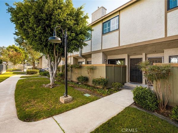 2000 W Palmyra , Unit 10, Orange, CA 92868