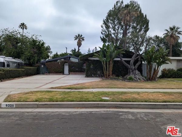 6220 Oakdale Avenue, Woodland Hills, CA 91367
