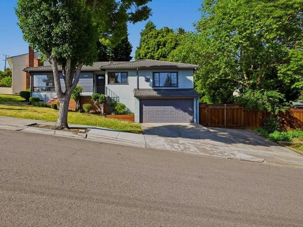 4880 Mancini Dr, Castro Valley, CA 94546