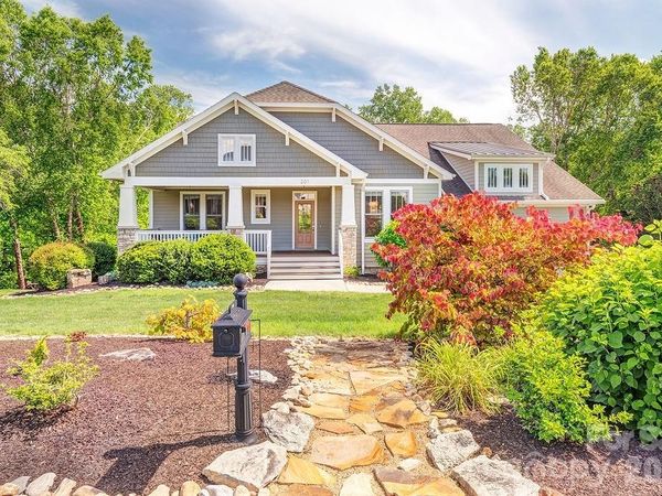 201 Skytop Farm Lane, Hendersonville, NC 28791