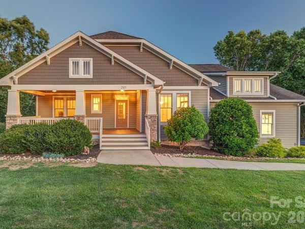 201 Skytop Farm Lane, Hendersonville, NC 28791