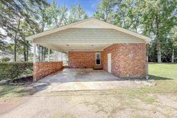 1611 Linden Drive photo 4