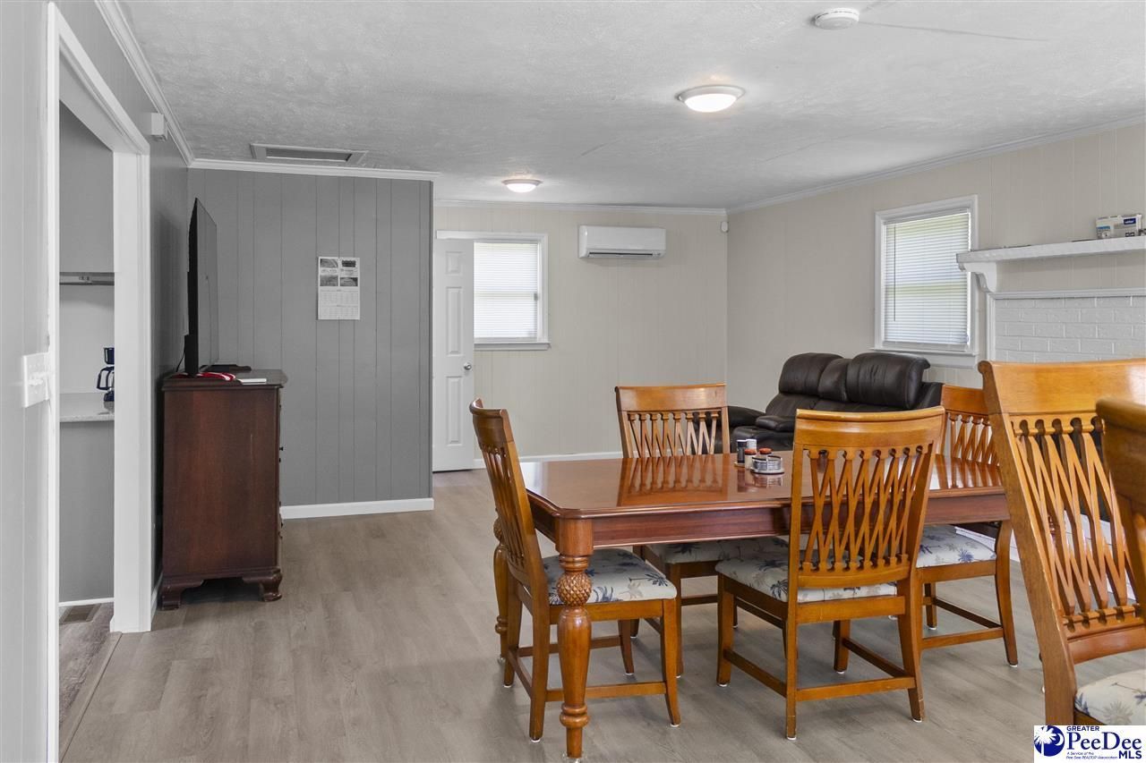 208 Huggins Street Photo 11