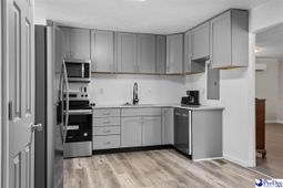 208 Huggins Street photo 4