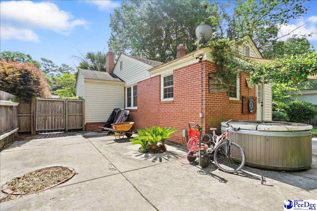 927 Sherwood Dr Photo 31