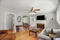 927 Sherwood Dr photo 4
