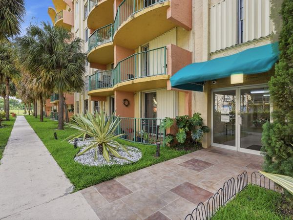 9360 Fontainebleau Boulevard, Unit Apt 310, Miami, FL 33172