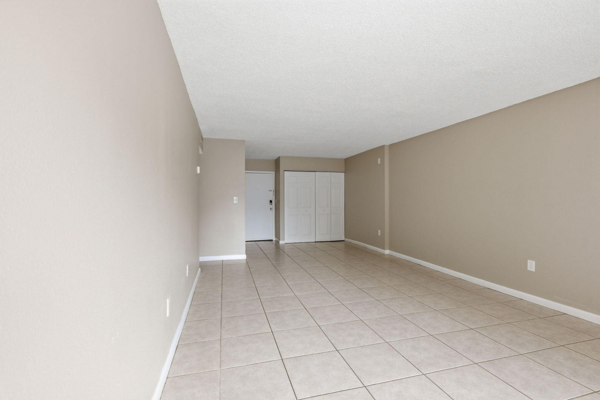9360 Fontainebleau Boulevard, Unit Apt 310, Miami, FL 33172 Photo