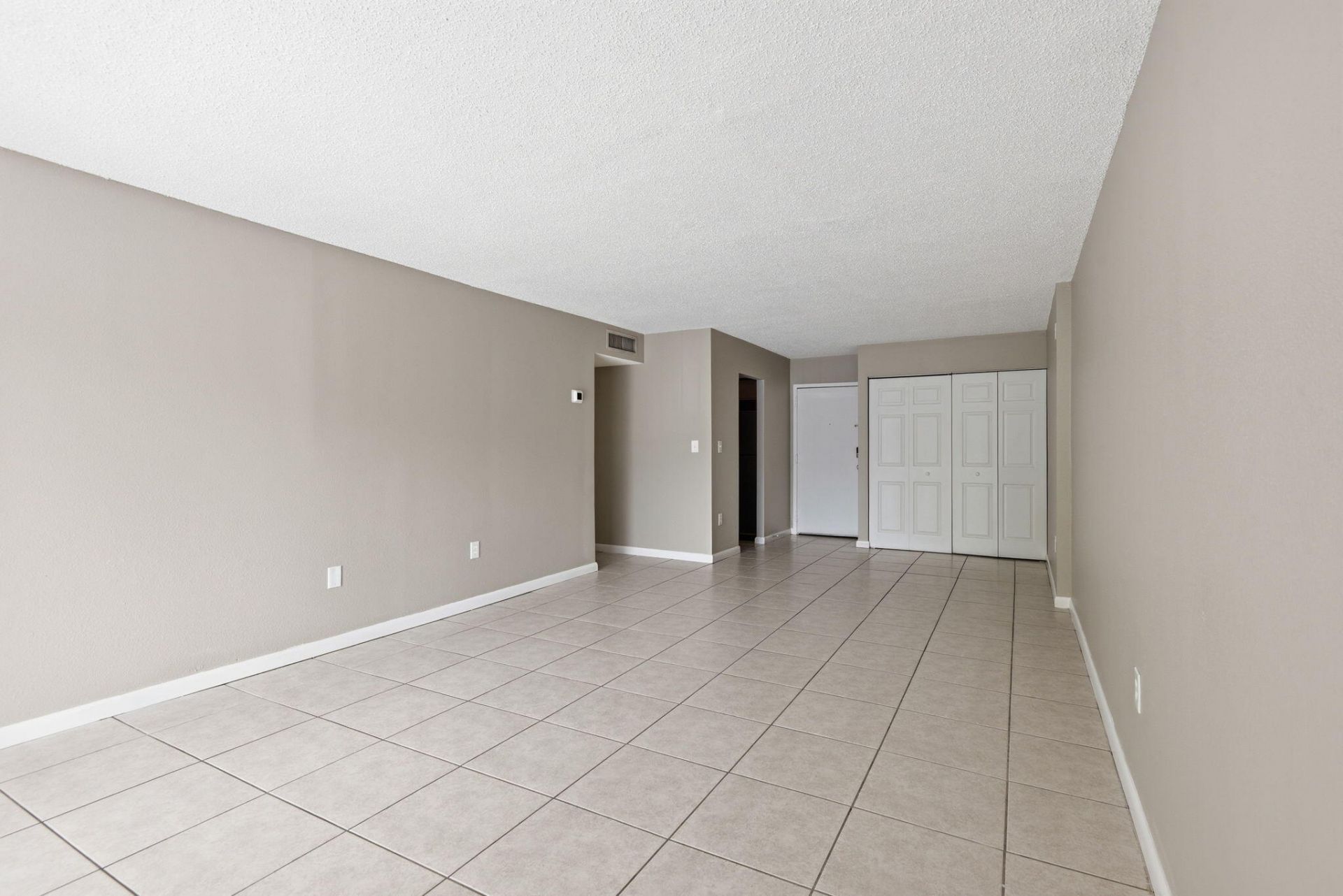 9360 Fontainebleau Boulevard, Unit Apt 310, Miami, FL 33172 Photo