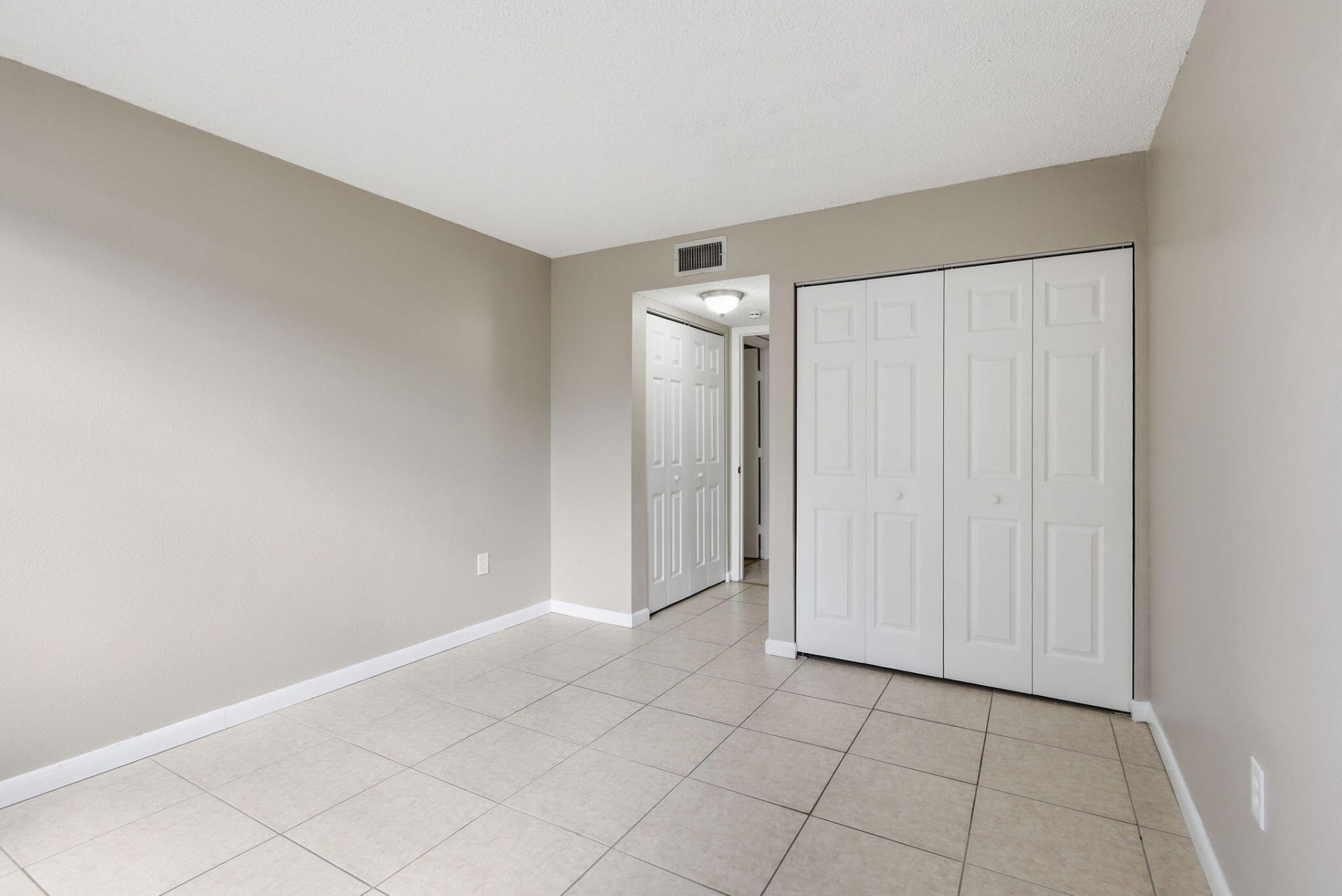 9360 Fontainebleau Boulevard, Unit Apt 310, Miami, FL 33172 Photo