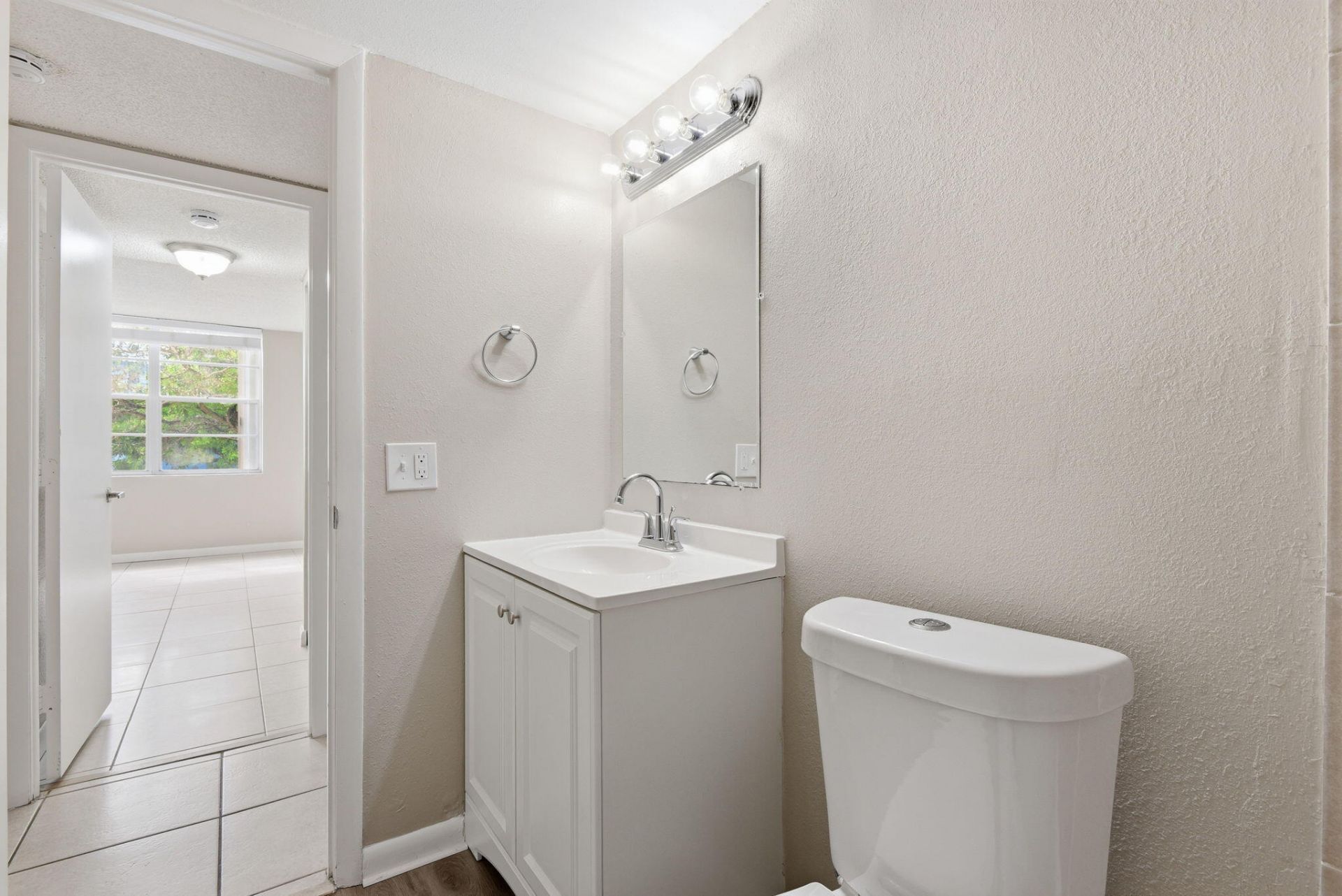 9360 Fontainebleau Boulevard, Unit Apt 310, Miami, FL 33172 Photo