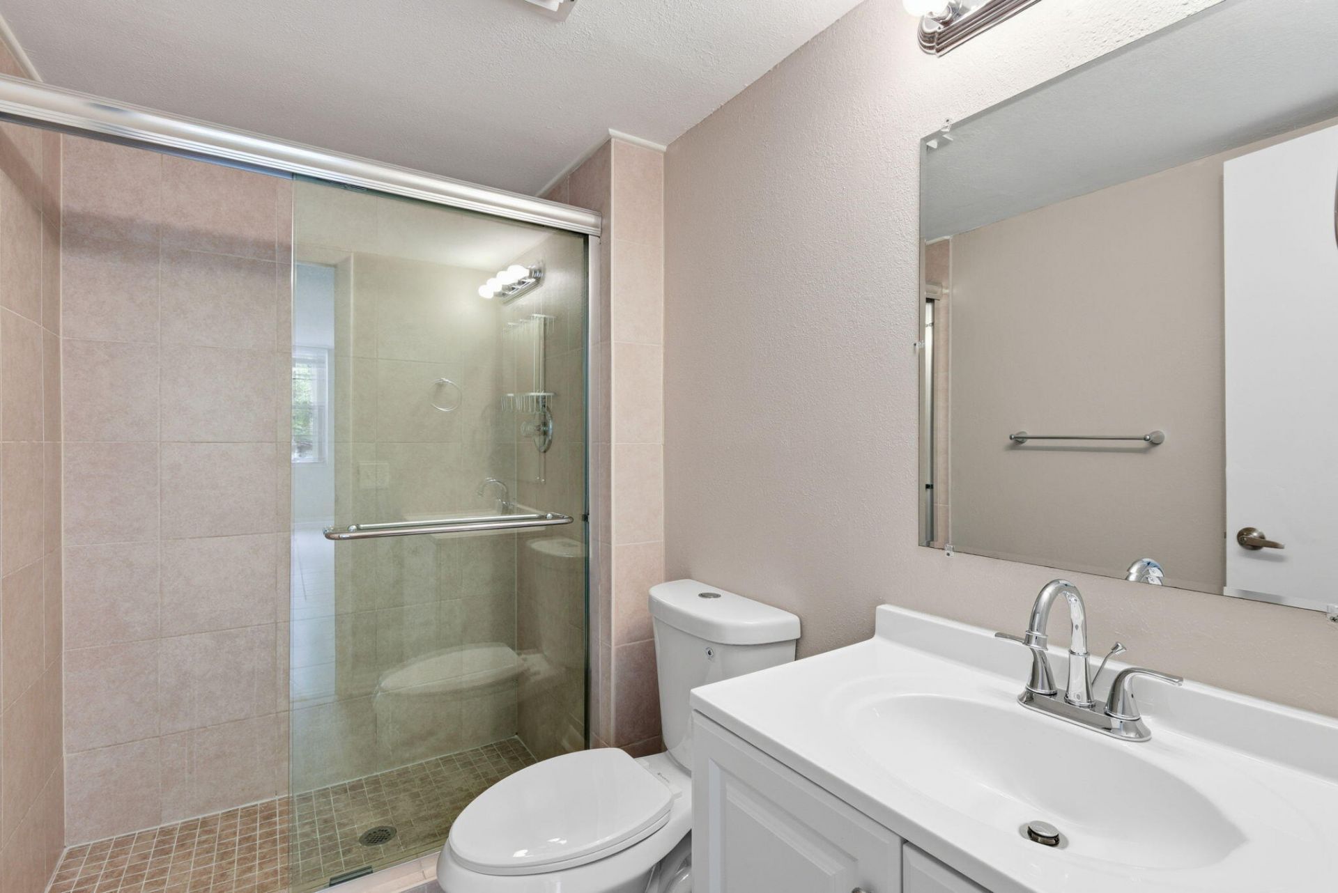 9360 Fontainebleau Boulevard, Unit Apt 310, Miami, FL 33172 Photo