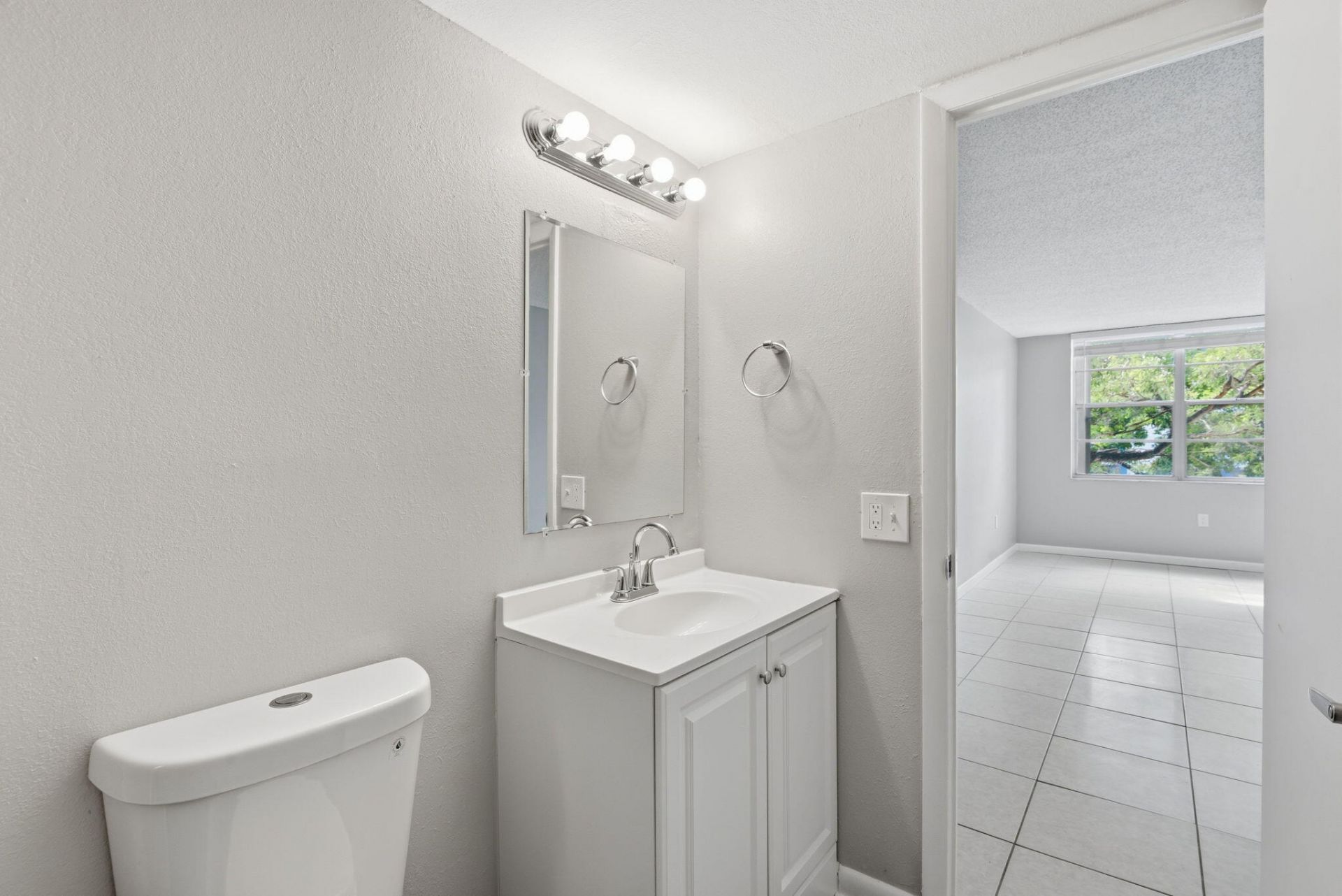 9360 Fontainebleau Boulevard, Unit Apt 310, Miami, FL 33172 Photo