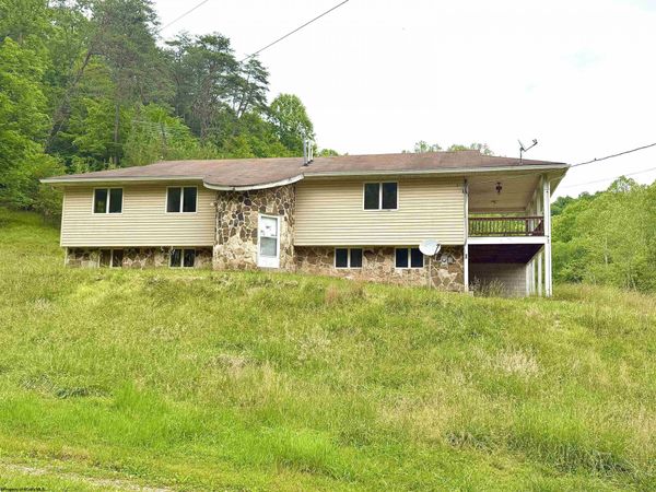 973 Bonnett Hollow, Glenville, WV 26351