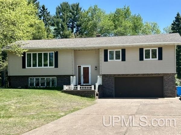 1525 Glenwood Lane Street, Ishpeming Twp, MI 49849
