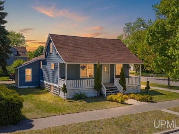 600 S 19th Street, Escanaba, MI 49829