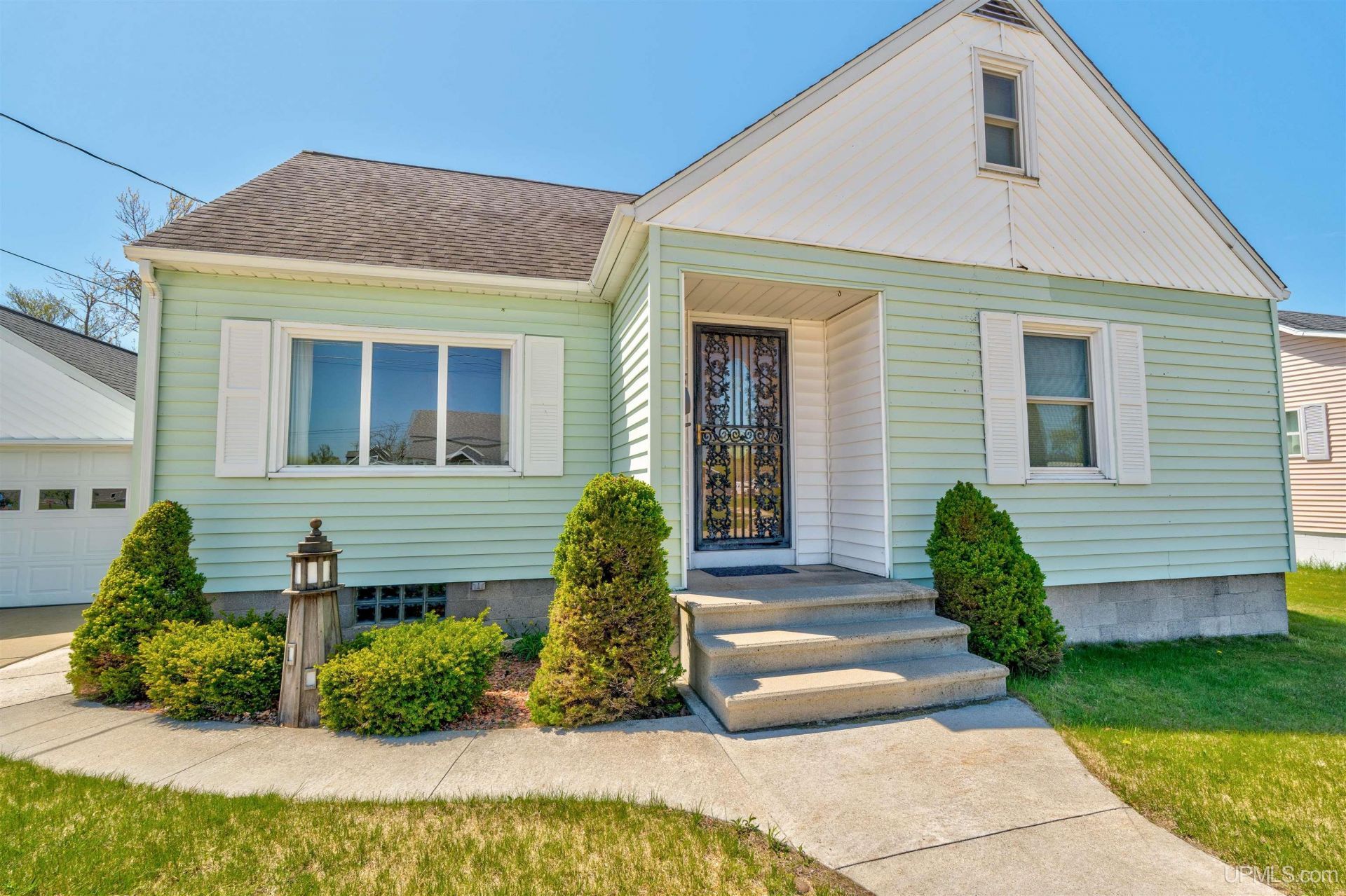 845 Garden Avenue, Manistique, MI 49854 Main Photo
