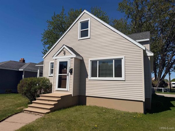 200 S 22 Street, Escanaba, MI 49829