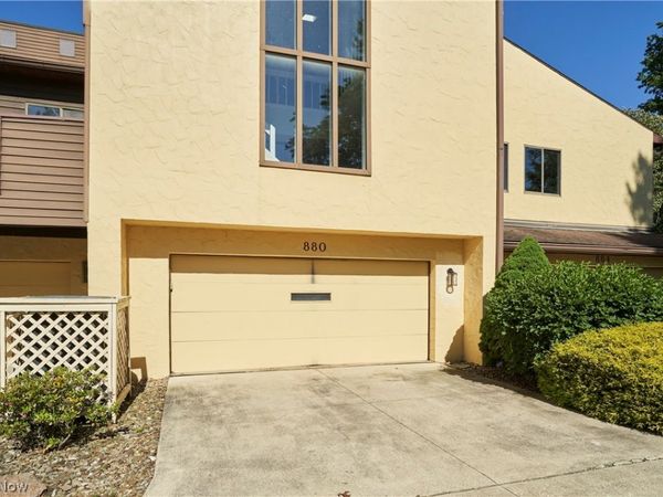 880 Hampton Ridge Drive , Akron, OH 44313