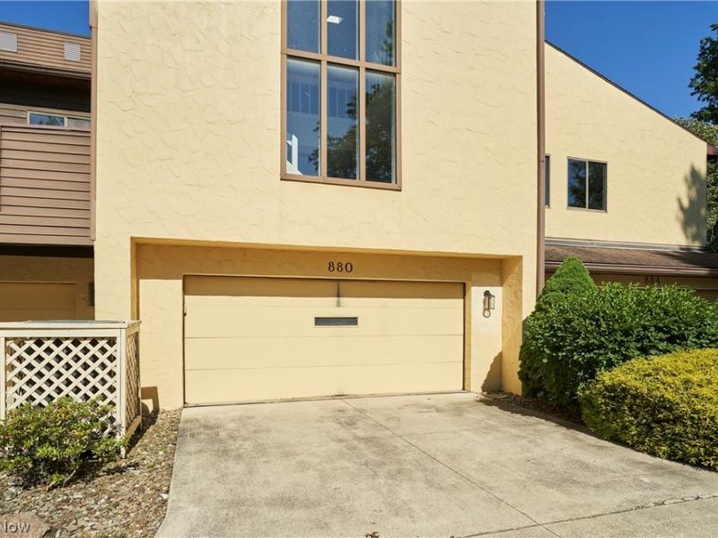 880 Hampton Ridge Drive , Akron, OH 44313 Photo 1