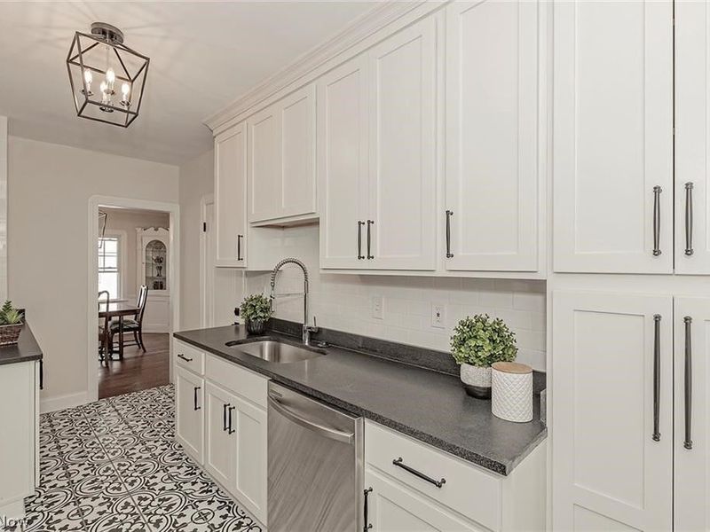 3695 Strandhill Road, Shaker Heights, OH 44122 Photo 8