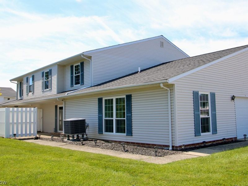 8003 Carriage Circle , Unit D, Mentor, OH 44060 Photo 2