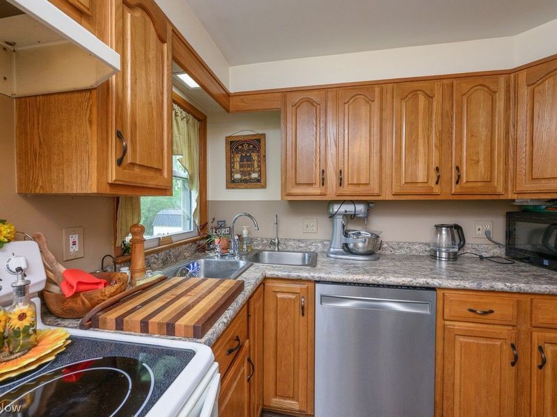 2310 38th Street NW, Canton, OH 44709 Photo 6