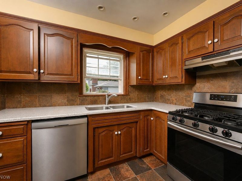 211 Woodrow Street NW, North Canton, OH 44720 Photo 6