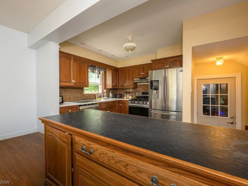 211 Woodrow Street NW, North Canton, OH 44720 Photo 7