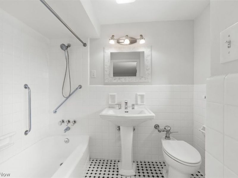 13800 Shaker Boulevard, Unit 208, Cleveland, OH 44120 Photo 27