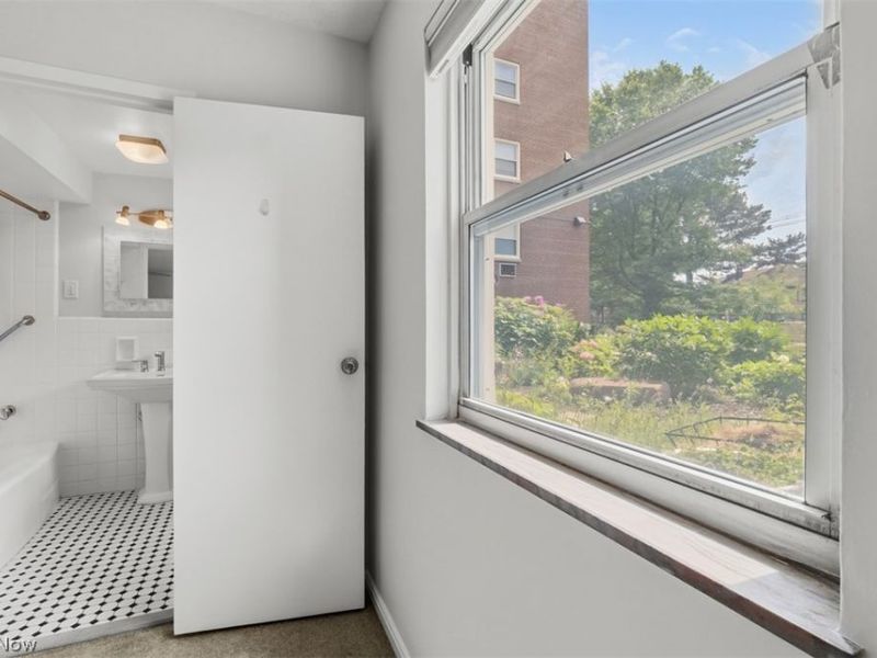 13800 Shaker Boulevard, Unit 208, Cleveland, OH 44120 Photo 28
