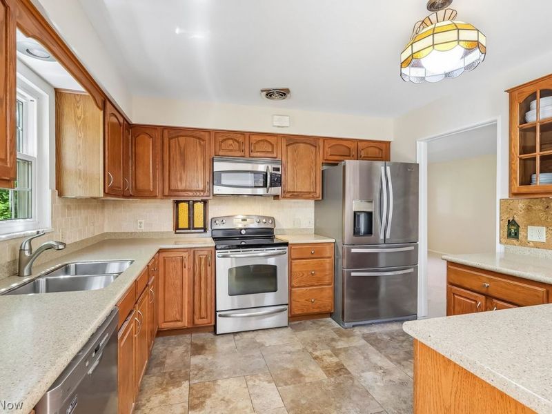 29609 Wellington Drive, North Olmsted, OH 44070 Photo 9