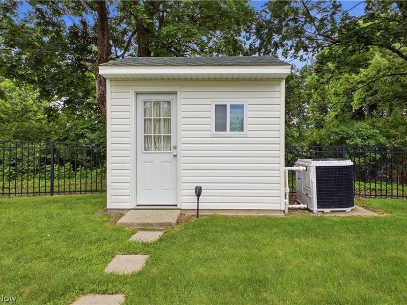 East Liverpool, OH 43920 Photo 6