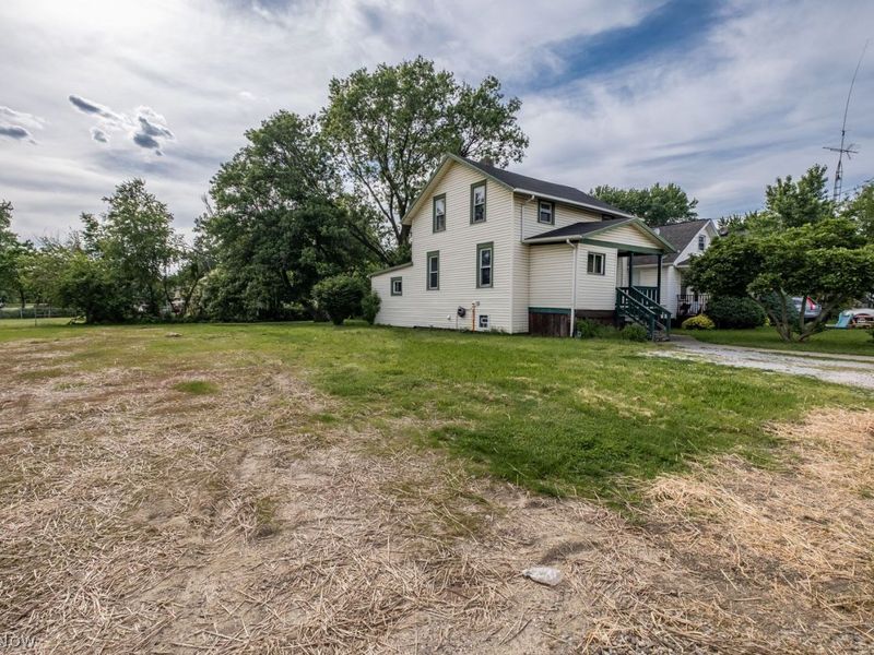 1533 Wayne Avenue NE, Canton, OH 44705 Photo 2