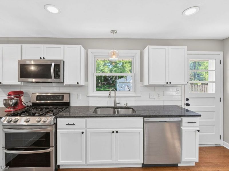 28620 Bassett Road , Westlake, OH 44145 Photo 11