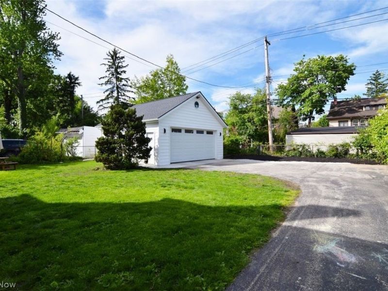2876 Woodbury Road, Shaker Heights, OH 44120 Photo 5