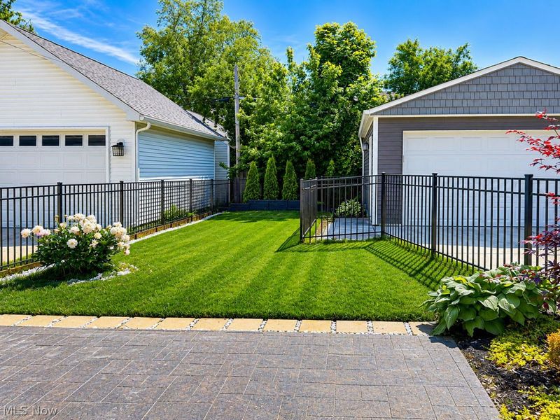 1081 Summit Avenue , Lakewood, OH 44107 Photo 39
