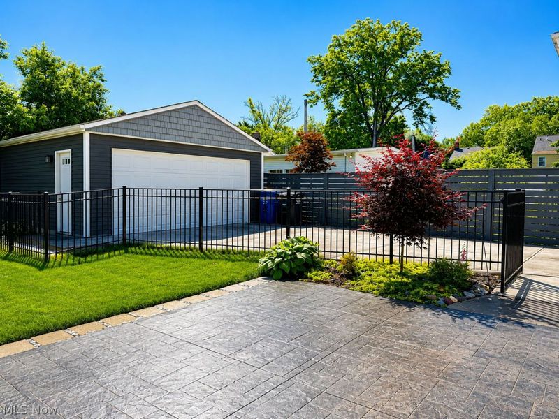 1081 Summit Avenue , Lakewood, OH 44107 Photo 40