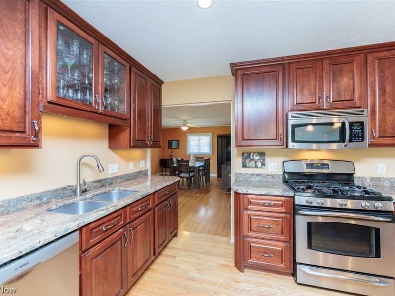 9711 Idlewood Drive , Cleveland, OH 44144 Photo 16